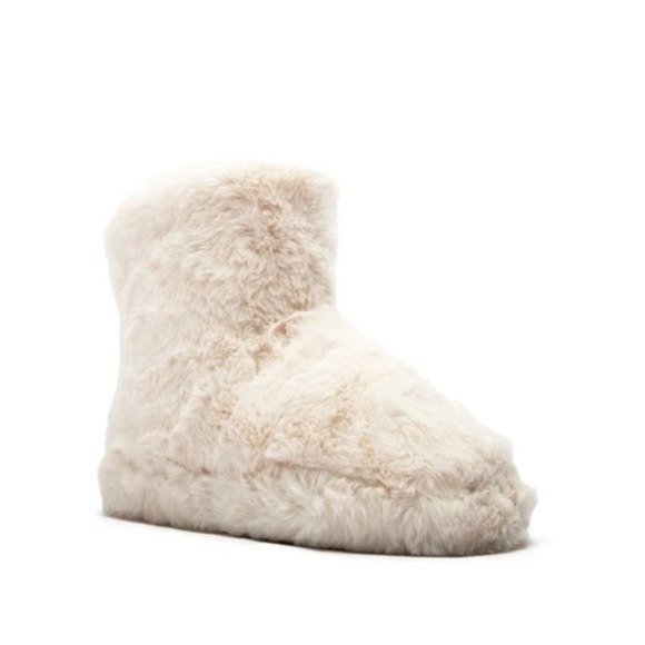 White cream warm cozy fuzzy booties ankle boots slippers slip on - Picture 2 of 8
